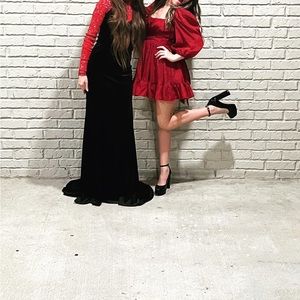 Long velvet black banquet dress with small train